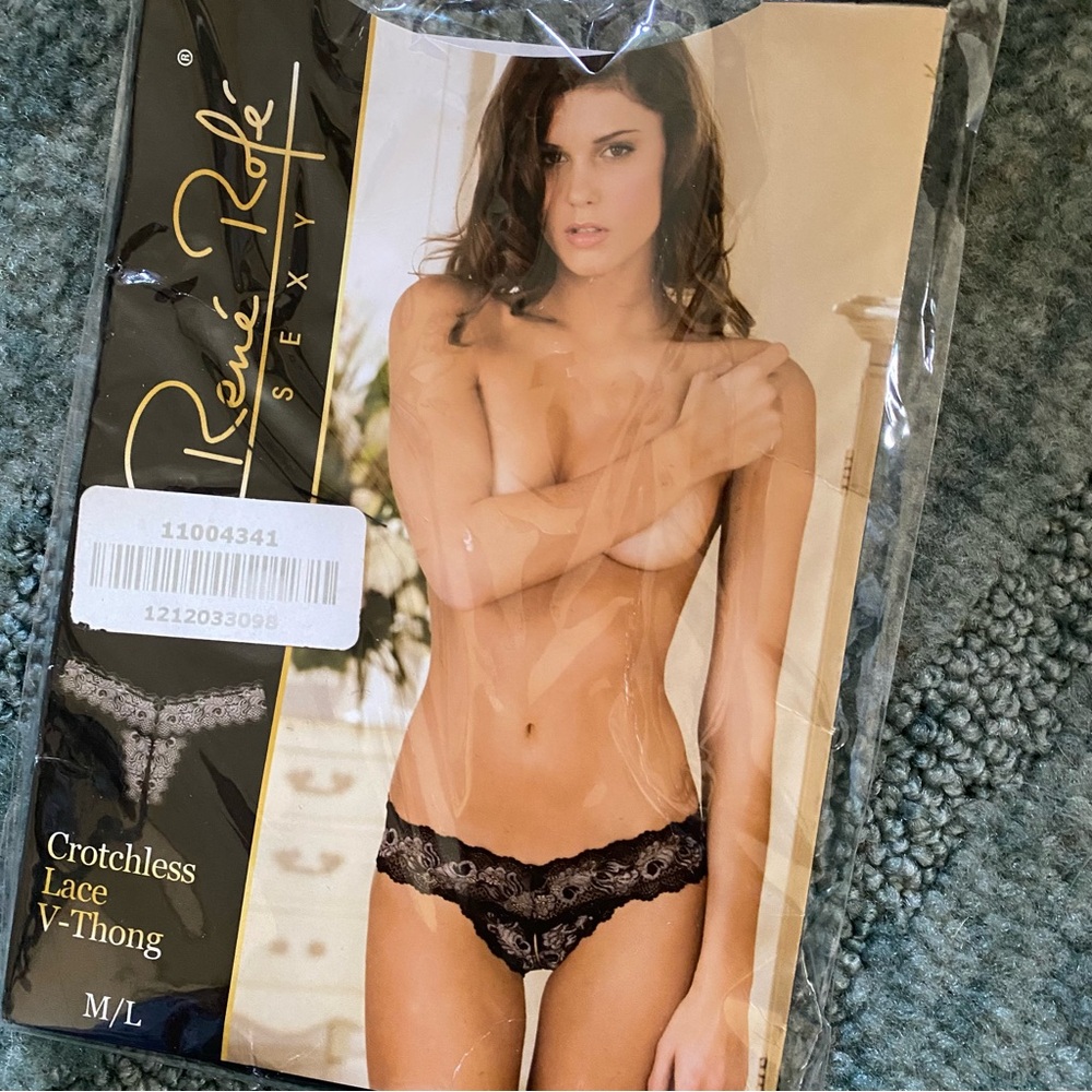 🆕 Reńe Rofe Crotchless Lace V-Thong